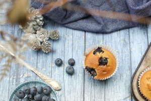 Lire la suite à propos de l’article Muffins moelleux & vegan aux myrtilles pour le goûter